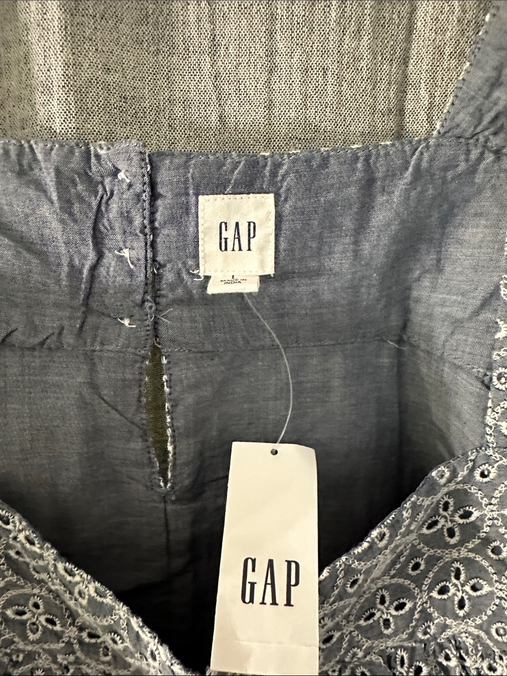 GAP Embroidered Eyelet Ruffle Strap Tank - Picture 2 of 6